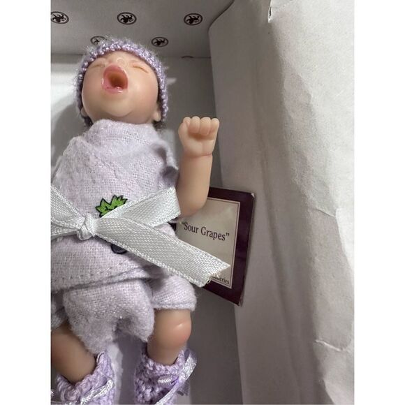 New. Ashton Drake Galleries Sour Grapes Doll Sweet as You Please Collection 2008 - Picture 3 of 6